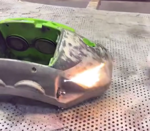 Laser cleaning surface preparation: removing corrosion from a metal part before coating